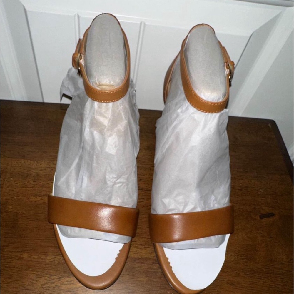 Naturalizer Vera - Size 9 1/2 -
NIB (30)